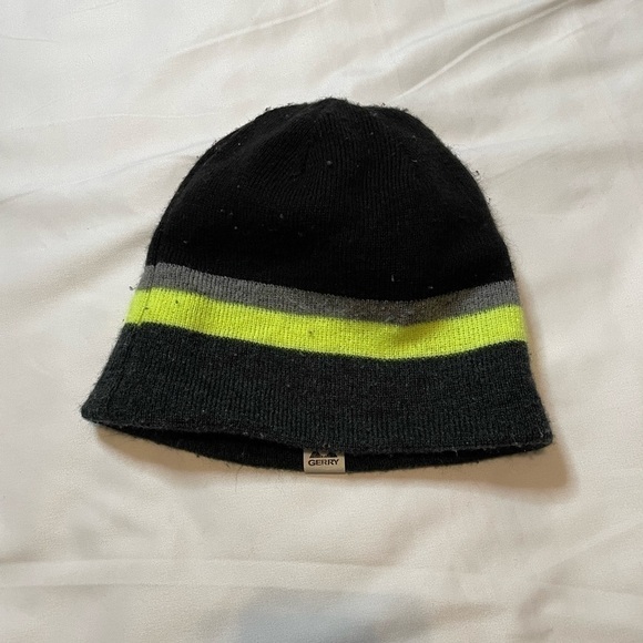 🐶🐶Boys Gerry OS black and green beanie.🐶🐶 - Picture 2 of 3